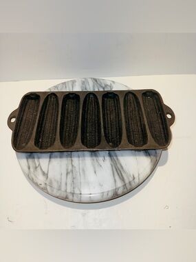 Wagner Ware Sidney-O Junior Krusty Korn Kobs Cast Iron Cornbread Pan Marked “C”